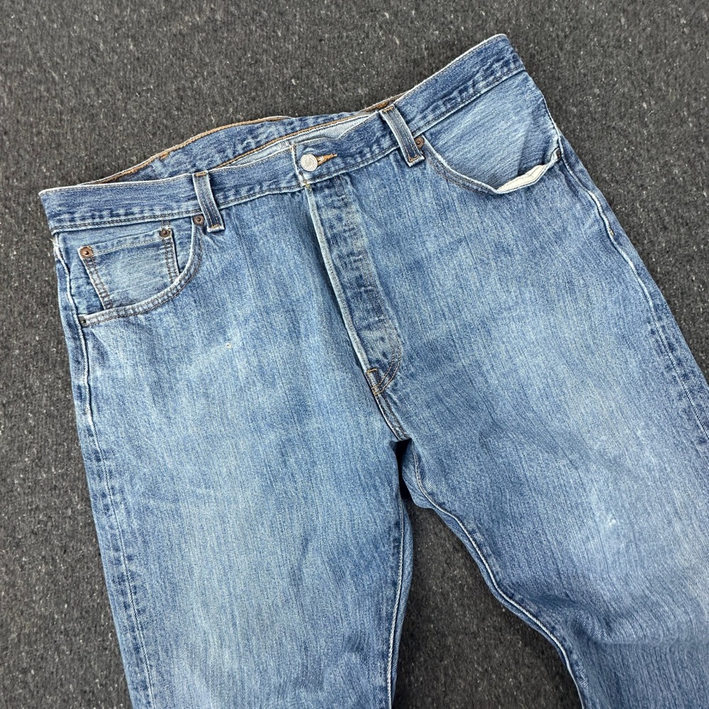 Vntg Y2K Levis 501 Jeans Mens W40 L30 Medium Wash Blue Button Fly Straight Leg